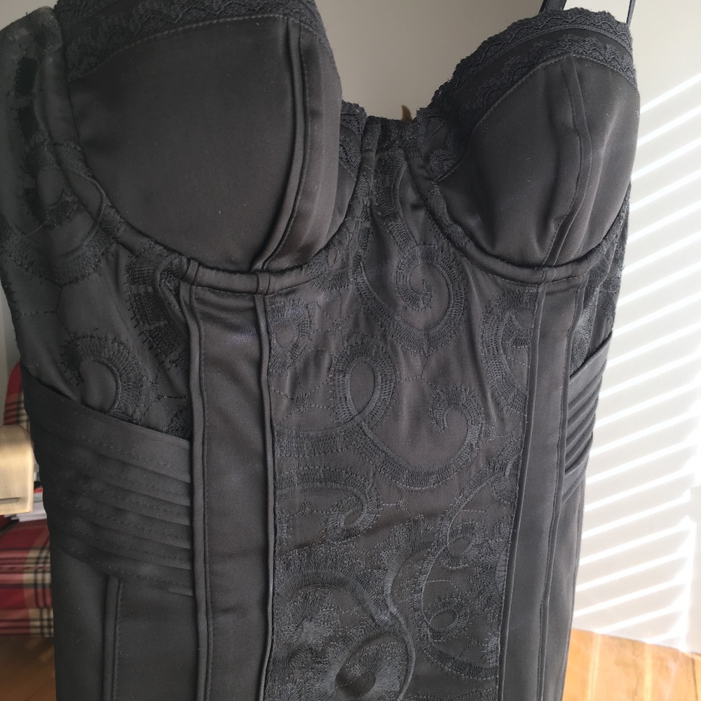 Guess by Marciano body con cocktail dress